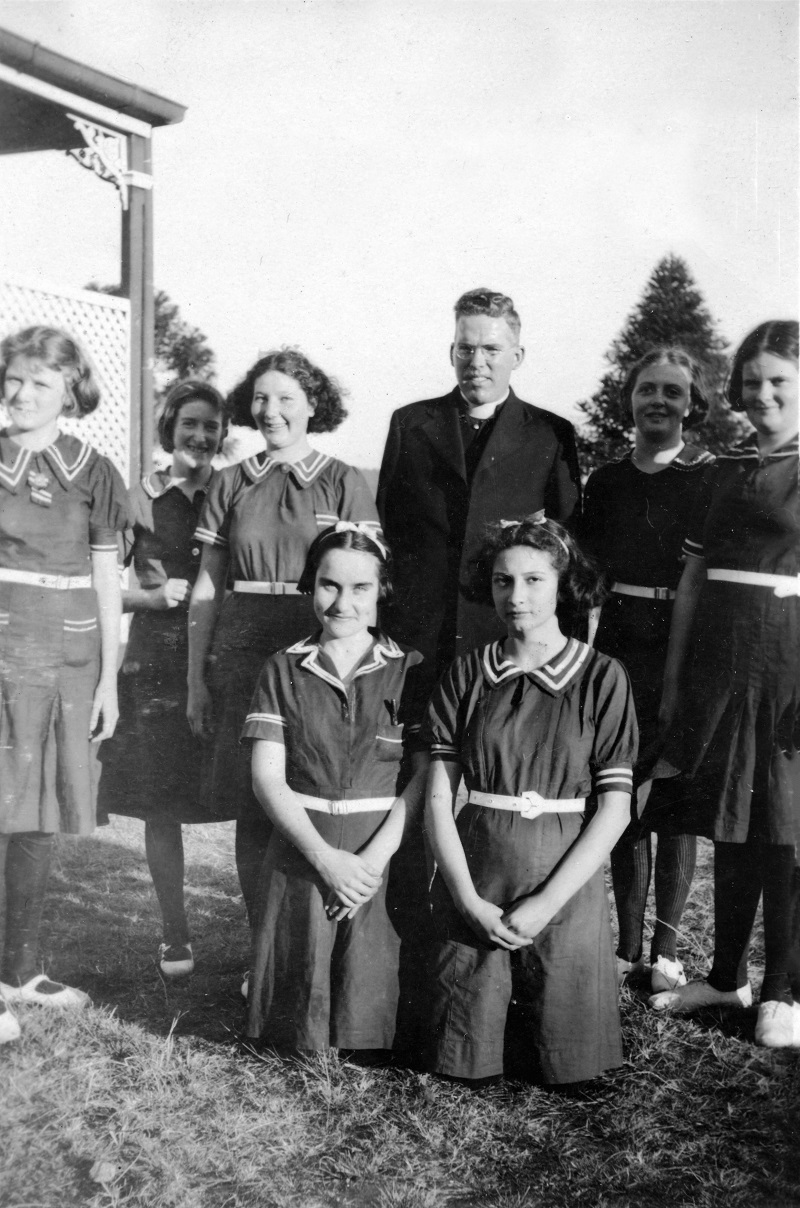 1939 Students with Fr Hunt