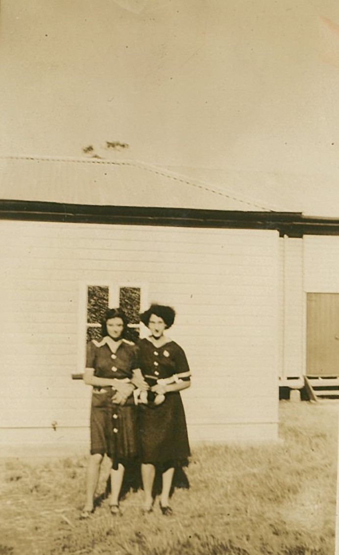 1944 Sheila Farrelly and Gwen Kelly