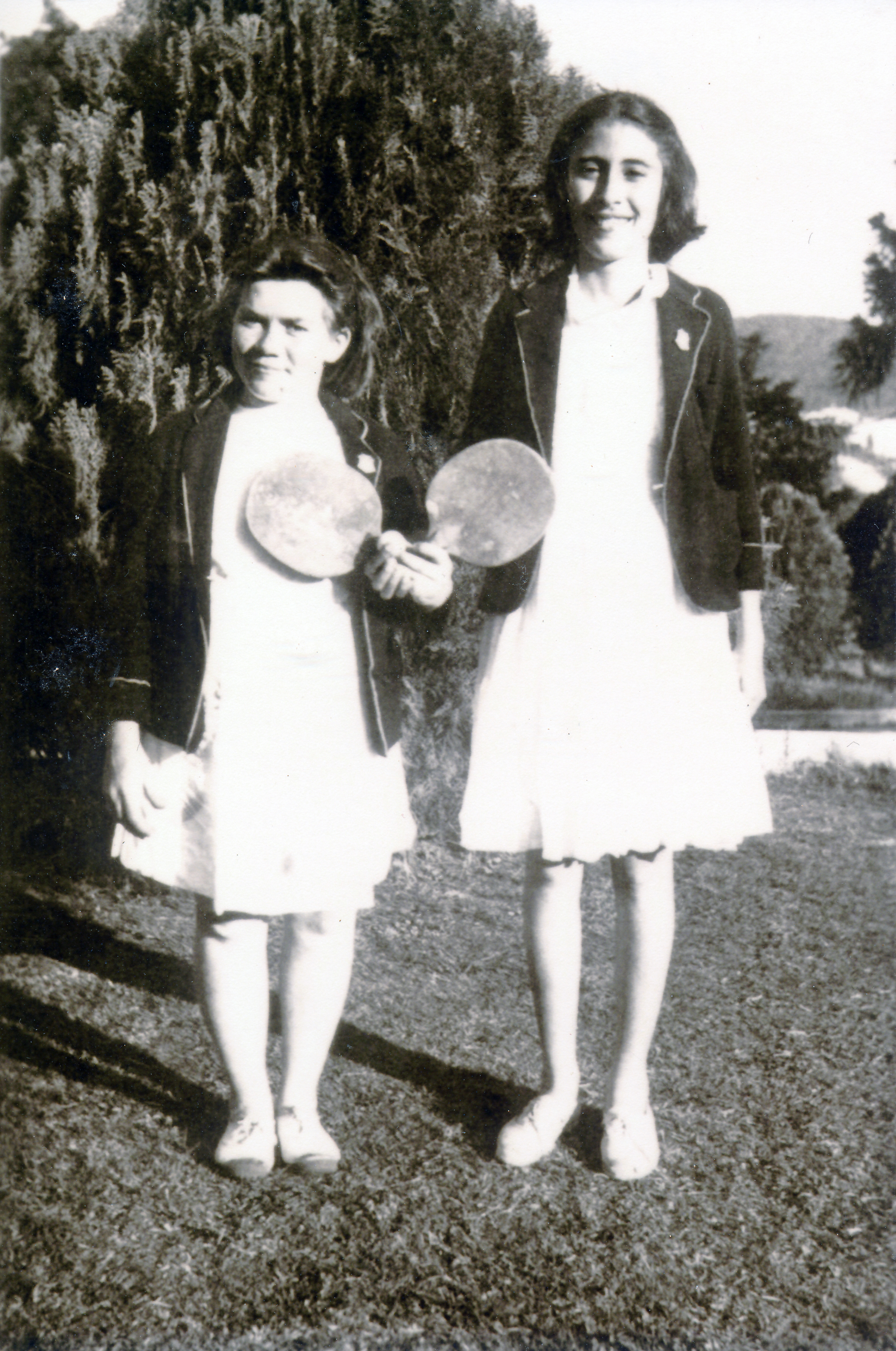 1947 Ines Sacchetti and Dorothy Leavis