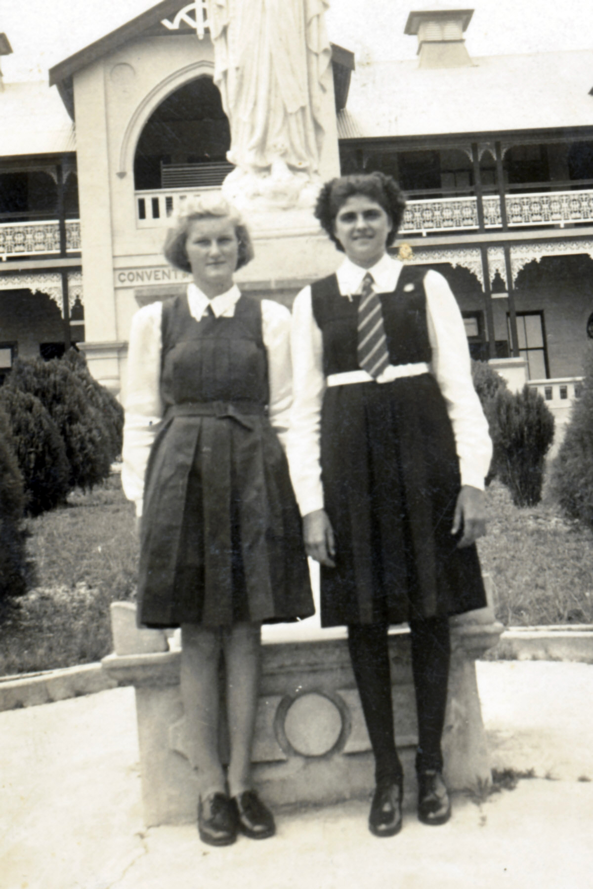 1947 Leslie Costa & Lucy Pasinetti