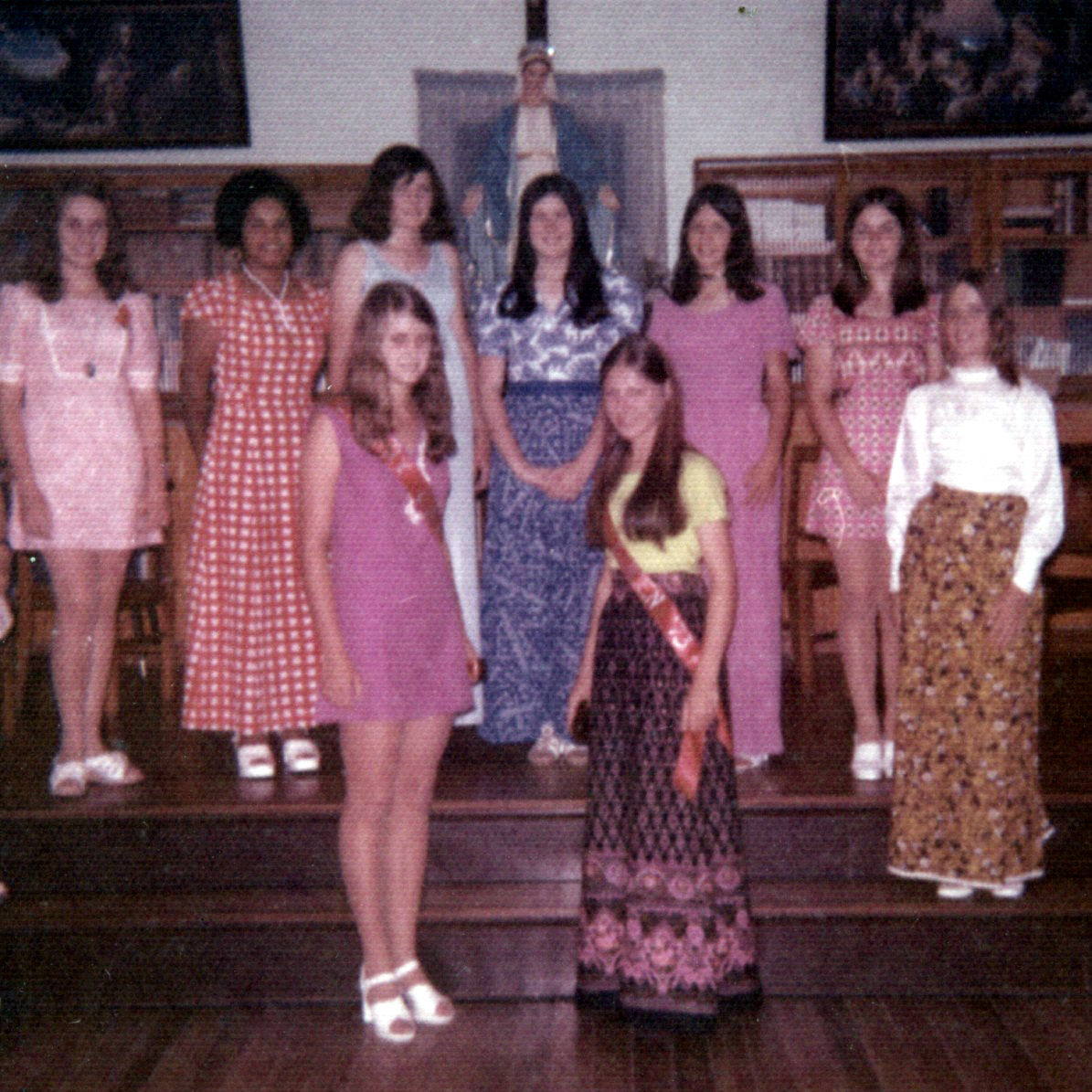1973 Seniors & Subs in Study Hall