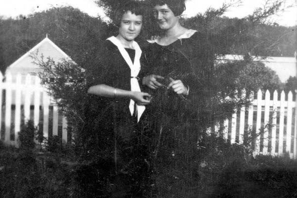 1927 Nea Anderson & Erna Veivers