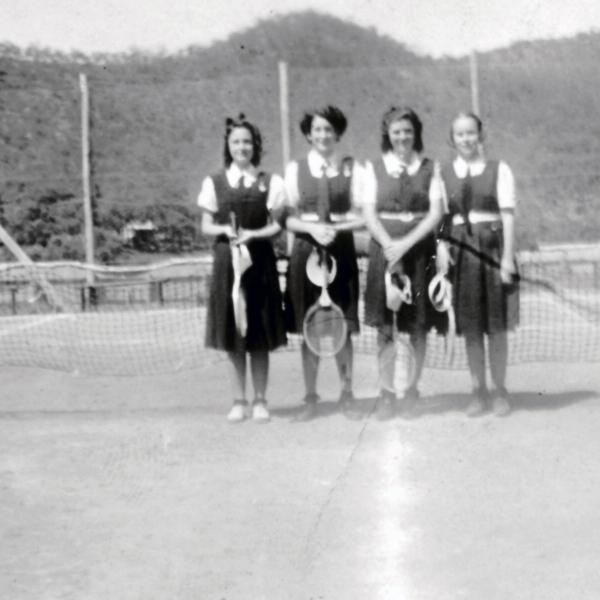 1946 Students on the tennis court