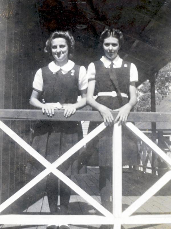 1948 Mary Stuart & Peg Moran