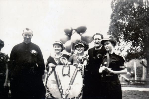 1953 Students with Fr Keane
