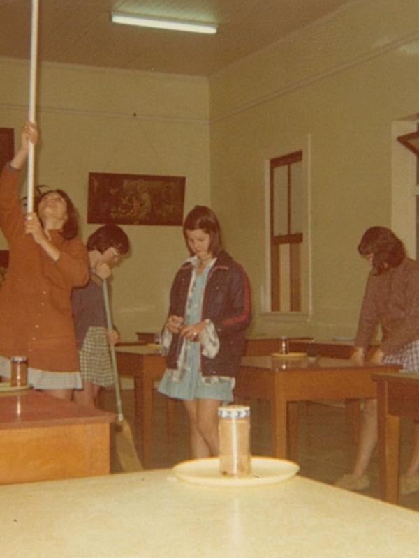 1977 Students Cleaning 2