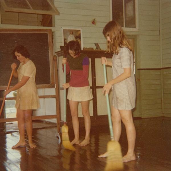 1977 Students Cleaning