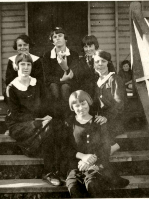 1920's Dot Veivers & Group on steps